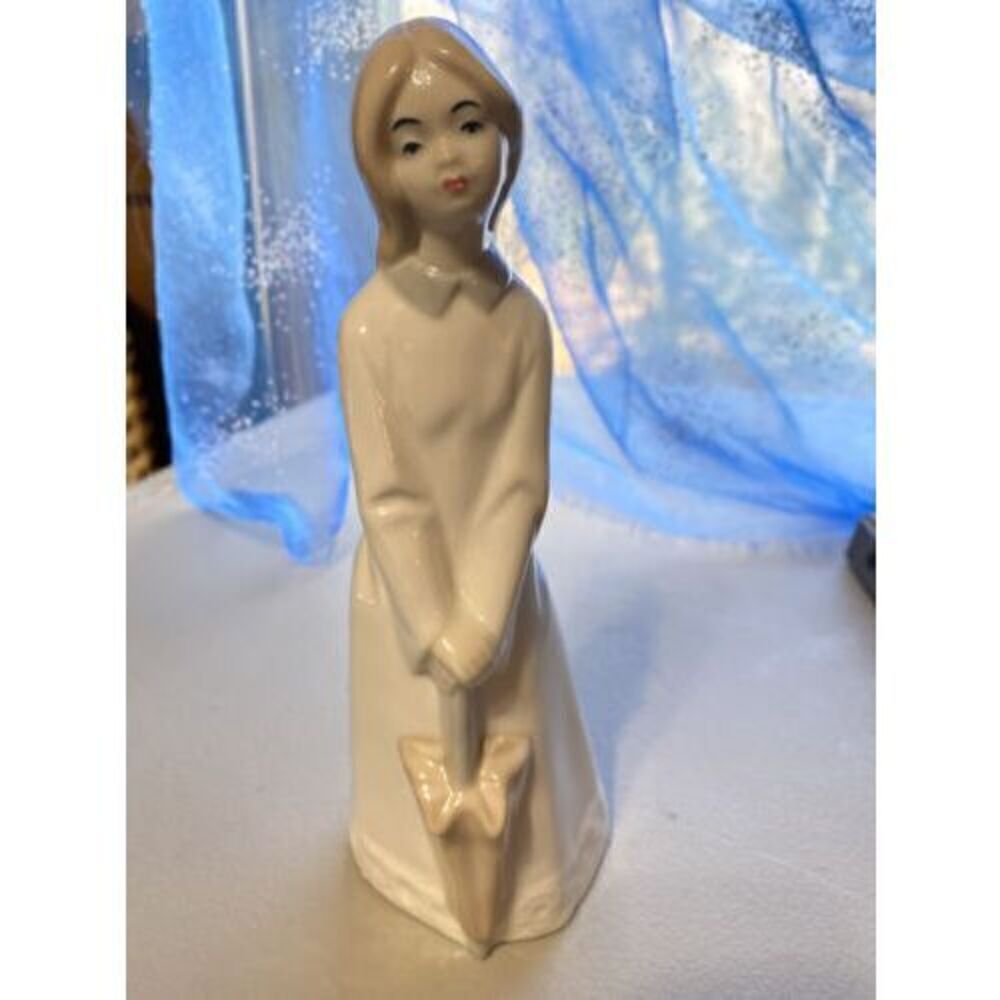 Handcrafted Porcelain Figurine Of Young Lady Holding A‎ Umbrella  Made In Spain